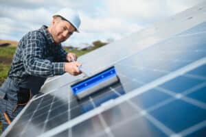 Lee más sobre el artículo Guía práctica para el mantenimiento de un panel solar