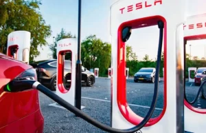 Lee más sobre el artículo Cómo Tesla y NIO están redefiniendo la experiencia de carga: lecciones para empresas de carga eléctrica